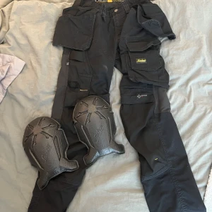 Arbetsbyxor  - Mycket sköna, knappt använda arbets byxor för dam. 
