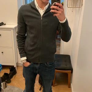 massimo dutti zip tröja  -  massimo dutti tvär fett zip tröja, dubbel zip, jätte bra skick, storlek S, blå grön färg 