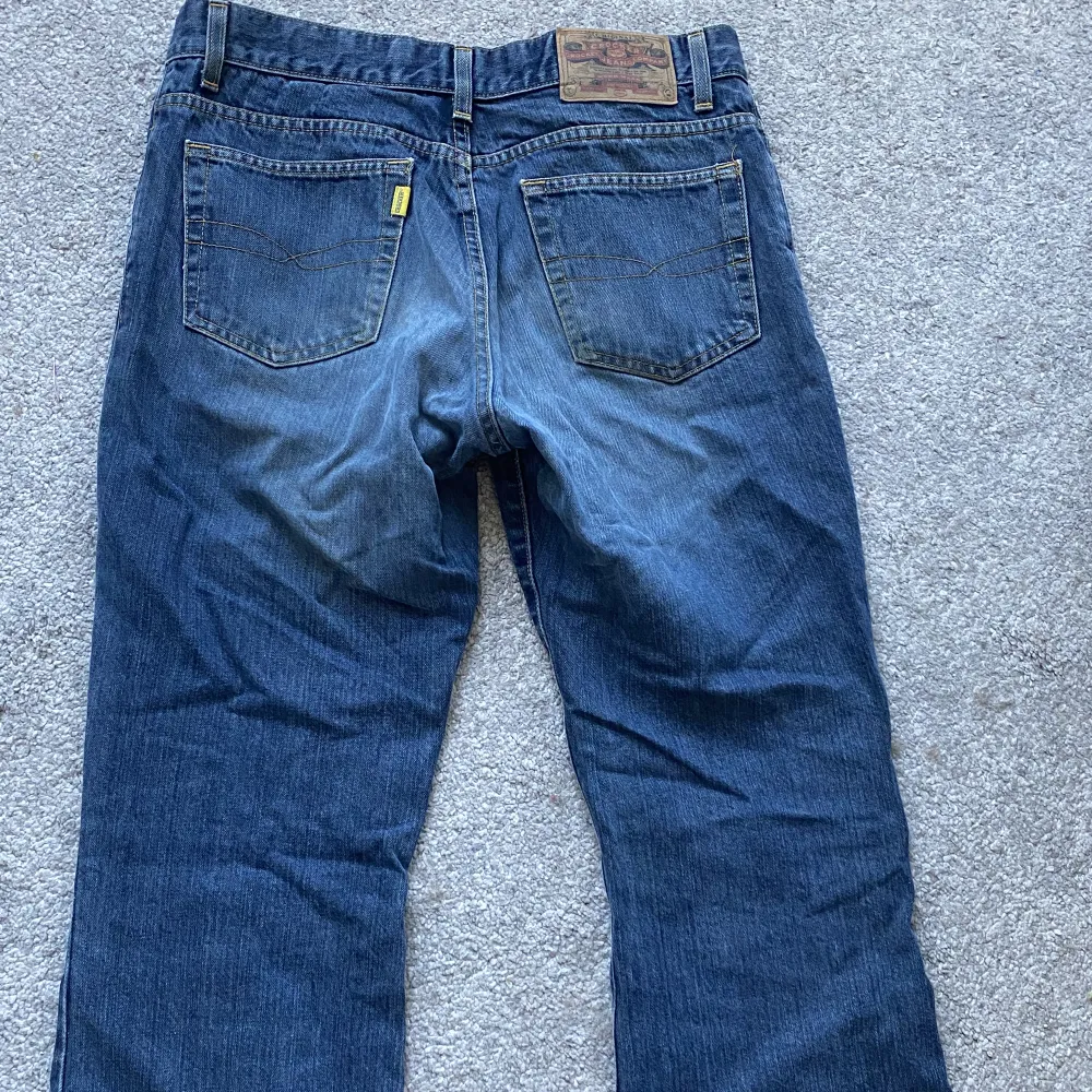 Superfina jeans men som tyvärr inte passar på mig längre. Inga defekter, som nya. Skriv till mig för frågor och funderingar! Använd gärna köp nu! 💕💕. Jeans & Byxor.