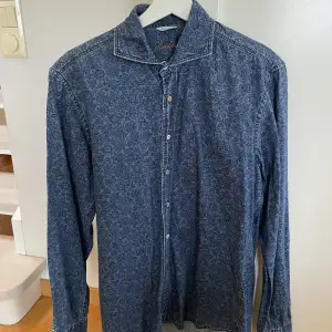 En Stenströms skjorta i fint skick med unikt mönster. I storlek M 