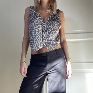 Leopard väst - Fin leopardväst från clock house stl 36