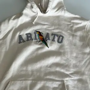 Hej!  Säljer min Arigato hoodie i Storlek S. Inga fläckar! Hör av dig ifall du vill ha fler bilder eller om du är intresserad. Köparen står för frakt 📦!