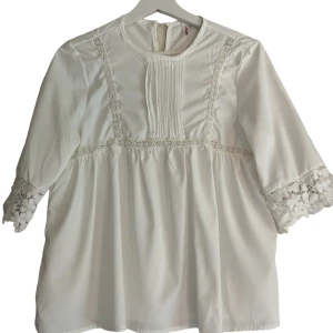 Vit blus - Vit trendig blus