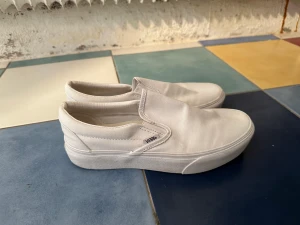Vita vans - Vita vans i storlek 40, knappt använda! 
