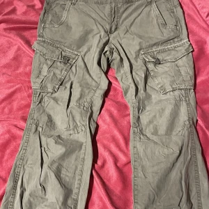 Gråa cargobyxor  - Aldrig använda i en så fin grå färg.