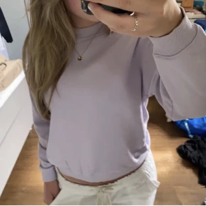 Tröja💜 - Så fin tröja, lite tunnare och sitter snyggt💜 Nästan aldrig använd, från monki😇