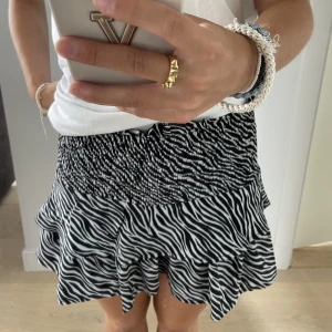 Kjol - Superfin kjol i zebra mönster som aldrig kommit till användning! ❤️frakt tillkommer 