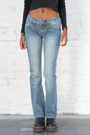 Brandy Melville jeans - Ett par snygga jeans ifrån Brandy Melville i strl S (Nyskick), köpte för 570kr