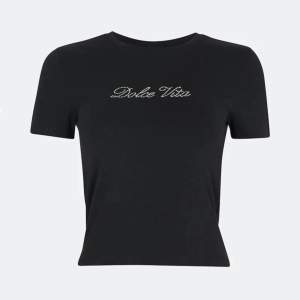 ”90’s baby T-shirt” från bikbok, endast använd fåtal gånger 💕