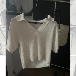 stickad topp - en supersnygg och somrig stickad topp med krage köpt på lindex🤍