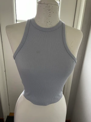 Skön topp - Knappt använd med ribbat material. 