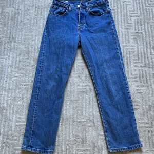 Klassiska Levis modell 501 - Knappt använda