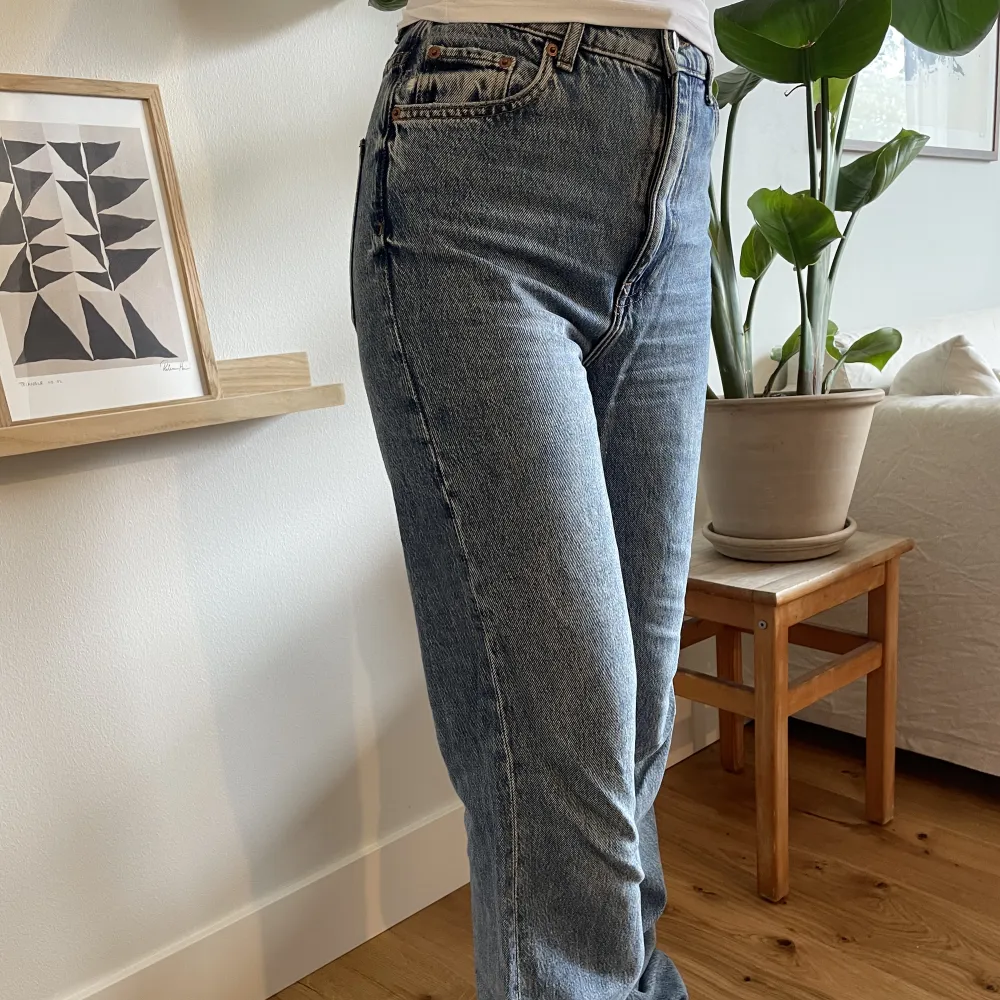 Jeans från zara storlek small. Jeans & Byxor.