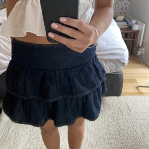 Jeans kjol - Superfin volangkjol i jeans material 