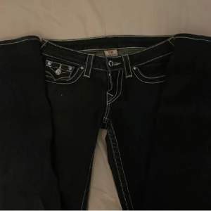 Lågmidjade jeans från true religion midjemåttet nått 36 cm