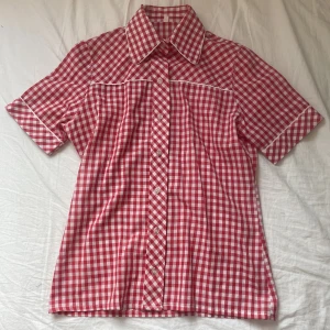 Retro Röd rutig skjorta  - Retro skjorta, I fint skick! 