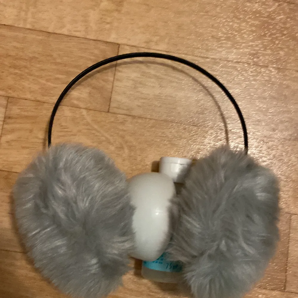 Fluffiga öronskydd jag brukade använde till hösten eller vintern! Väldigt bekväma:)) . Accessoarer.