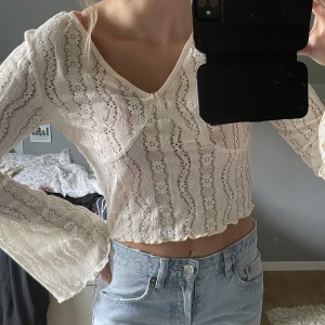 romwe topp - supersöt topp som aldrig kommit till användning! passar xs-m, ganska stretchigt material🩷