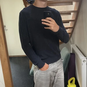 Massimo Dutti tröja  - Säljer nu min Massimo Dutti tröja som är i skick 8/10. Är storlek M men sitter som S/M. Skriv vid funderingar 