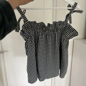 Hm topp - Jättefint skick! Säljs inte längre! 💕