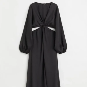 Långklänning - Säljer denna fina långklänning från Hm🙌🏽