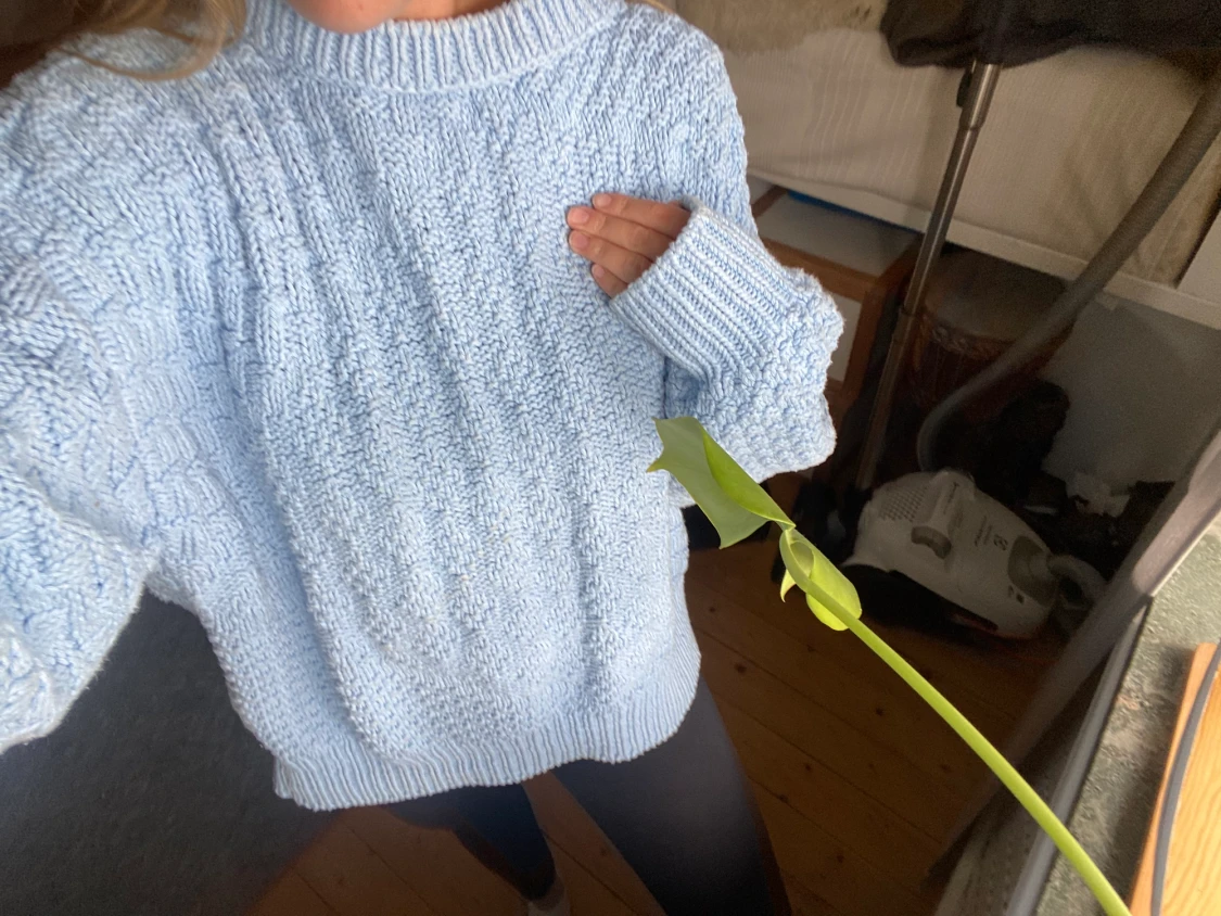 Blå stickad tröja - 90