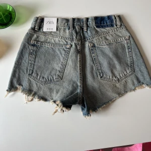 Zara jeansshorts  - Helt nya med prislapp kvar. 