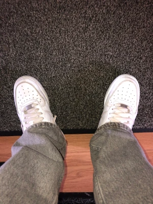 Airforce 1 - Skick 8/10 Säljer mins skor då det har blivit lite små, det är såklart äkta och ni får gärna fråga efter mer bilder. .