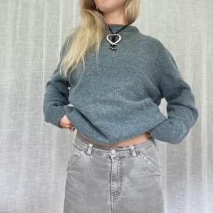 Ull tröja  - Ull tröja i världens finaste färg. Skulle säga storlek M. Så fin kvalitet, köpt i Italien.    Jag är vanligtvis storlek S, 164cm lång. Glöm ej mina andra annonser 💌