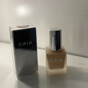 Foundation  - Säljer foundation från caia i färgen 1n, aldrig använt eftersom inte min färg, pris kan diskuteras💕