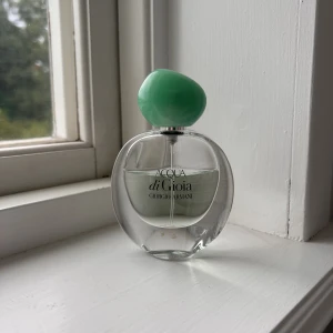 Acqua di Giogia parfym - Säljer min Acqua di Giogia parfym från Armani. 30 ml med ca 65% kvar💚