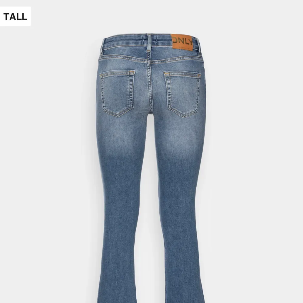 Säljer mina only bootcut jeans! Storlek S/34. väldigt fint skick. Köpta för ca 600kr!. Jeans & Byxor.