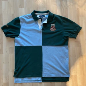 Polo Ralph Lauren - Vintage Ralph Lauren polo! Kan frakta eller mötas upp i Göteborg! Skriv gärna om du har mer frågor eller vill ha mer bilder!