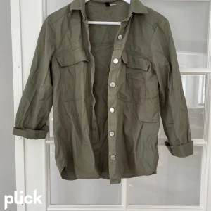 Tjockare skjorta  - JÄTTEFIN ”skjorta” i tjockare tyg!! JÄTTENRA skick! 