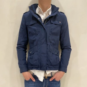 Safari Jacka Bondelid  - Hej! Säljer nu min Jacka från Bondelid i storlek S, fint skick. Tveka inte på att höra av dig om du har frågor eller funderingar kring varan! 