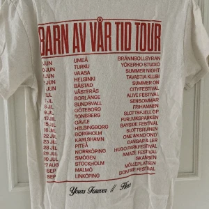 Hov1 merch  - Säljer min hov1 mersch då den inte kommer till användning. Köptes på deras barn av vår tid tour förra året. Anvönd typ 2,3 gånger. Pris går att diskutera och bara tt fråga för fler bilder eller frågor 