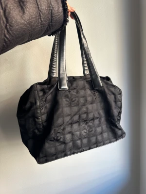 Chanel tote bag - Vintage Chanel tote bag i tyg och läder, fint skick (äkta). Pm för mer info och bilder. 