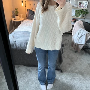 Mörkblå jeans - Nu säljer jag mina superfina bootcut jeans ifrån Gina, då de inte längre kommer till användning. De är i jättebra skick. Skriv ifall du har fler frågor.☺️🫶🏼💗