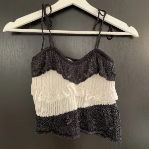Skit snygg Zara topp - As snygg topp från Zara, aldrig använd med lappen kvar!💕 Säljer då jag fick fel storlek i beställningen😄