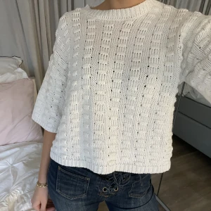 Trekvartsärmad stickad topp - Så fin nu till hösten! (Storlek L men som en S) Köparen står för frakten!💕💕