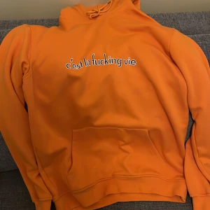 Hoodie - 10/10 aldrig använd, vet inte vilken märke, storlek S