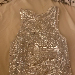 Glittrig Festtopp - Knappt använd !!