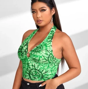 Halterneck linne i grön batik  - Aldrig använd. 