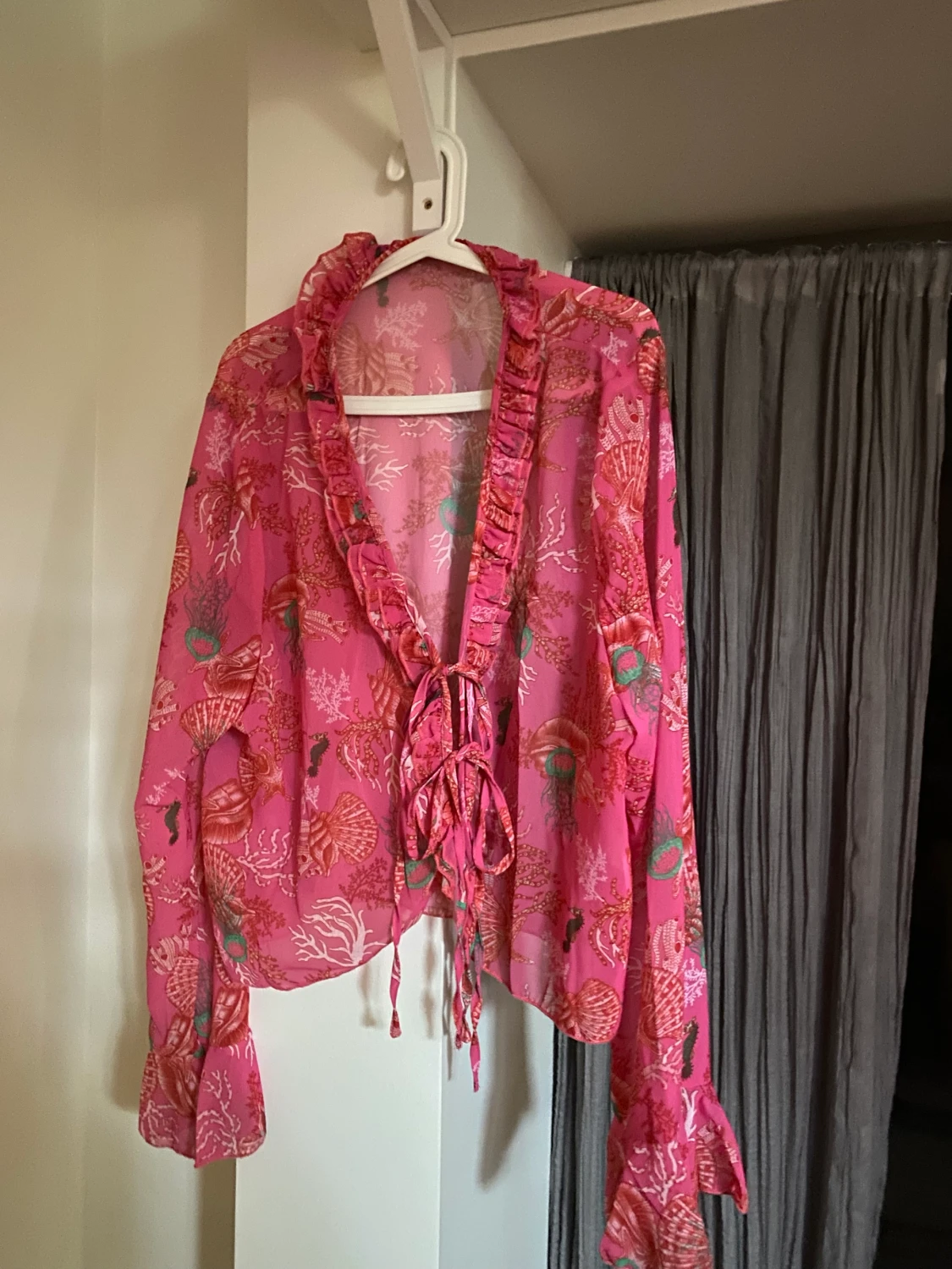 Mönstrad blus med havsmotiv  - 90