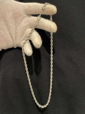 Cordell halsband - Cordell kedja helt nya. (Inte äkta)