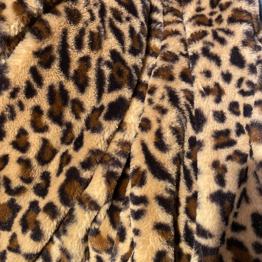 Leopardjacka som tyvärr inte kommer till användning längre. Använd ett fåtal gånger för ca 2 år sedan! . Jackor.