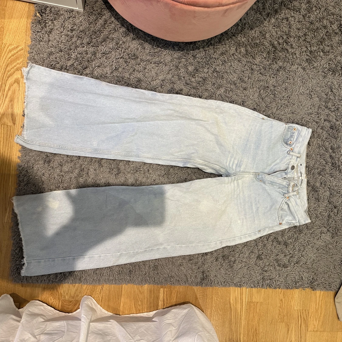 Ljusblå jeans