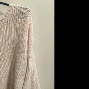 Stickad tröja - En stickad tröja i fin chick är bra val till vinter.