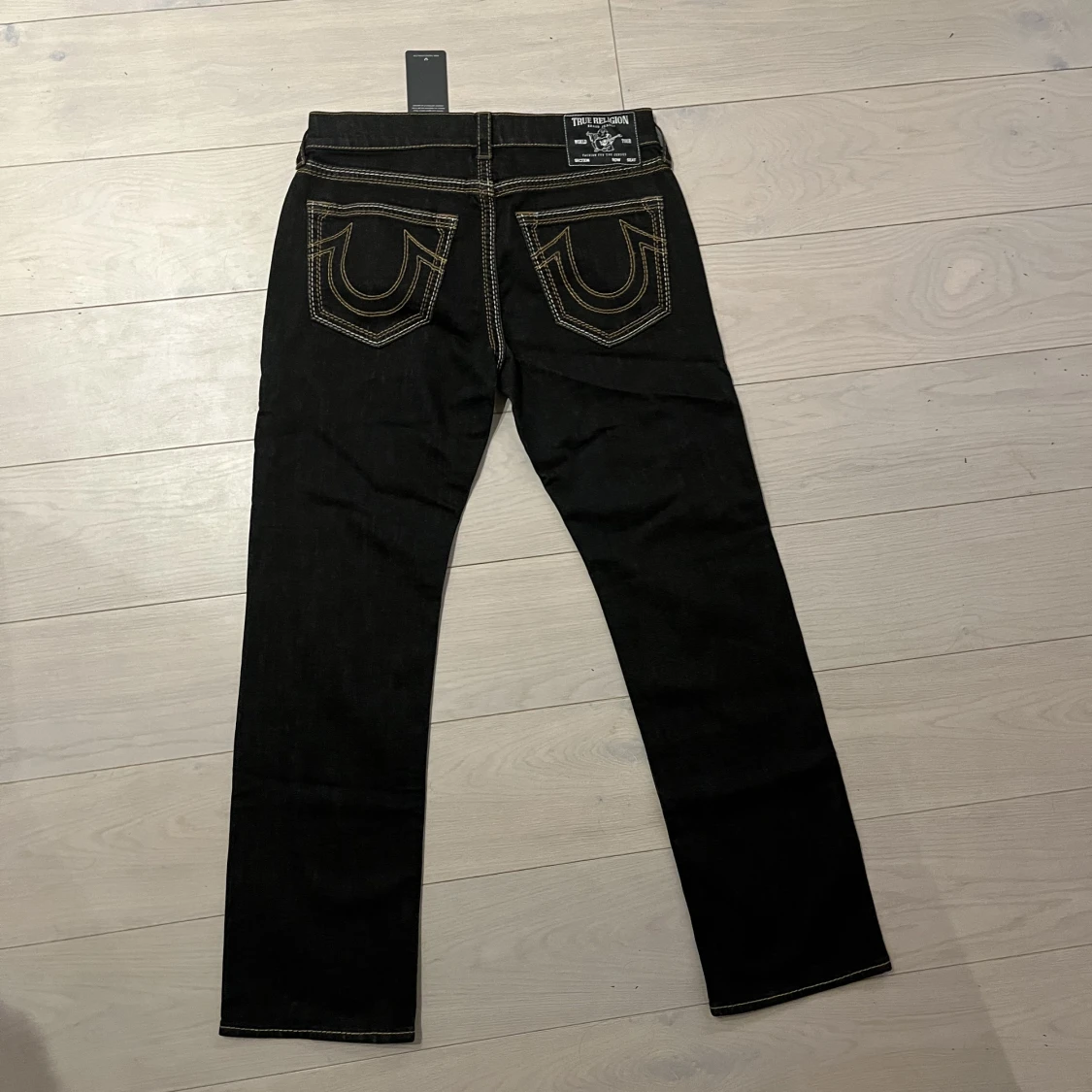 Riktigt snygga Trueys med frän stitching