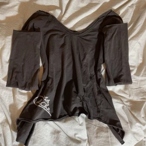 Snygg off-Shoulder tröja - Säljer denna då jag tyvärr inte använder den längre 💞